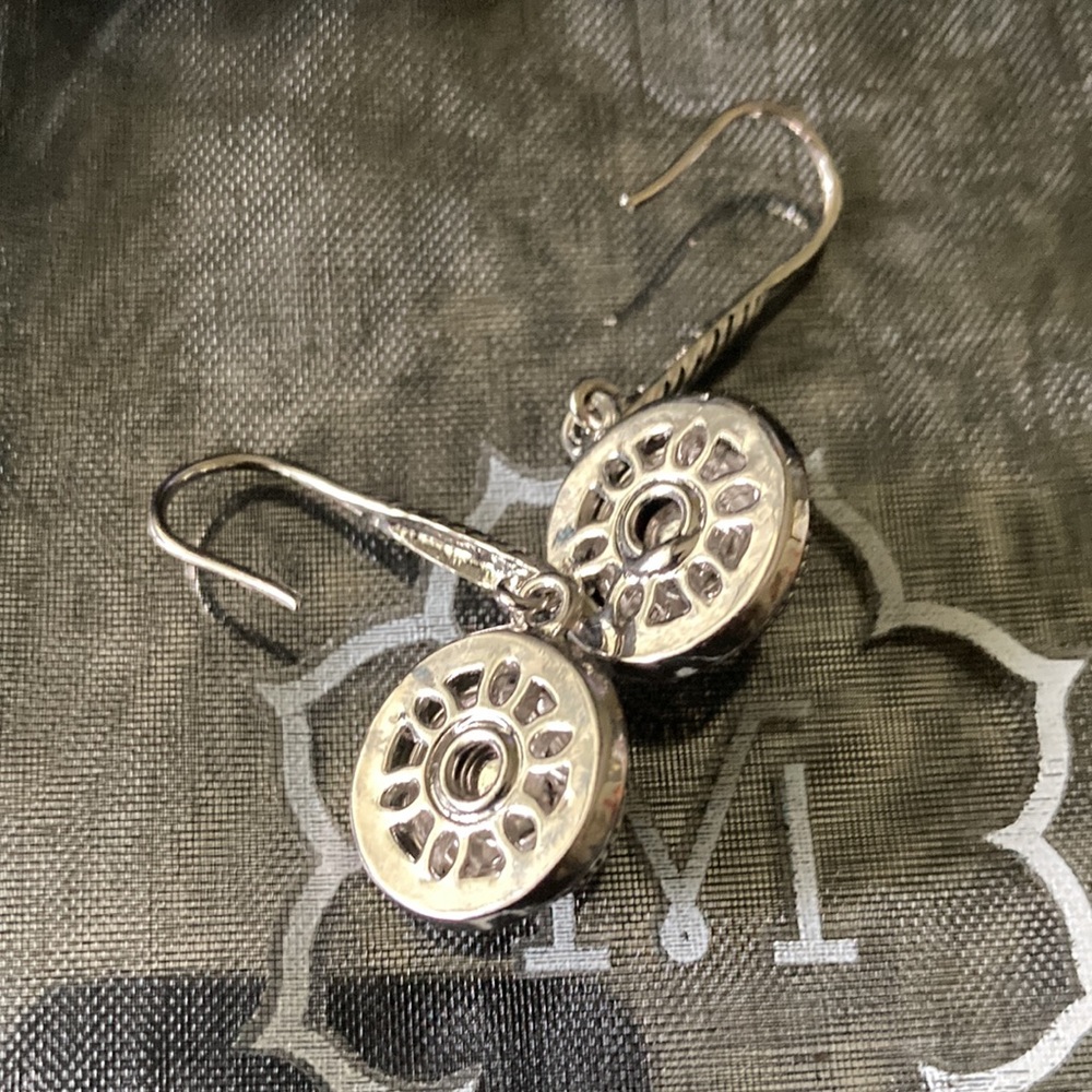 Dangle earrings - Picture 2 of 3